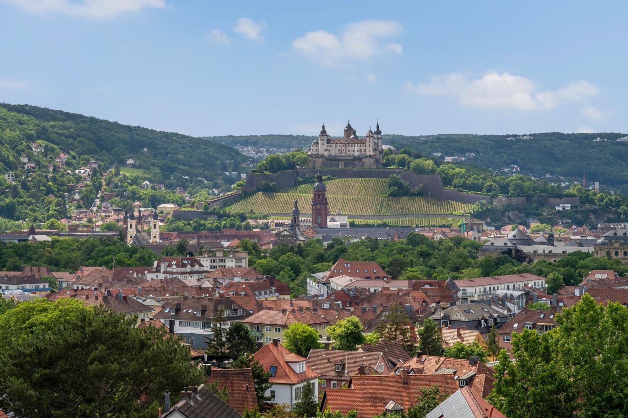 Dnd Design Loft I 170Qm I Parken I Balkon I Workstation I Netflix I Kaffee I Waschmaschine I Trockner I Xbox I Ausblick Appartement Würzburg Buitenkant foto